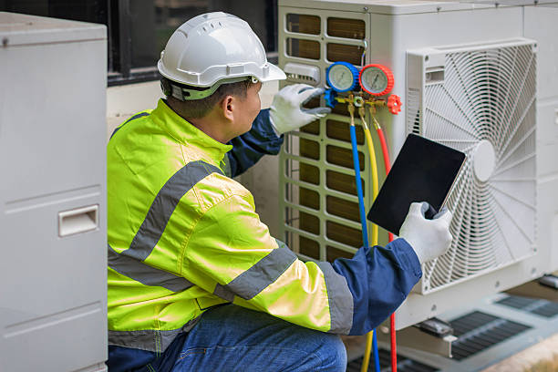 Professional Ac Installation technician working in Center Point, IA